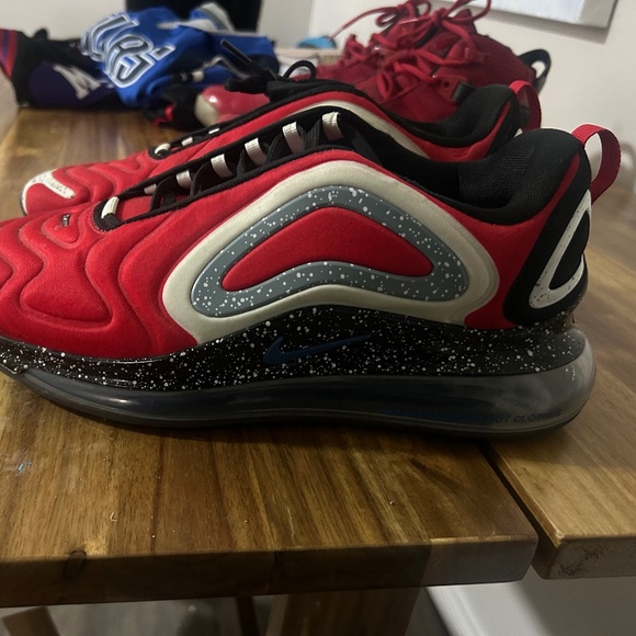 Undercover Airmax 720 “university red” - Picture 1 of 6